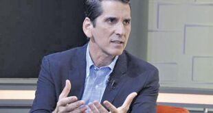 Inhabilitan a Rómulo Roux para Presidente