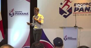 El entrenador de la selección de Panamá, Thomas Christiansen, destaca la importancia de la educación en el deporte