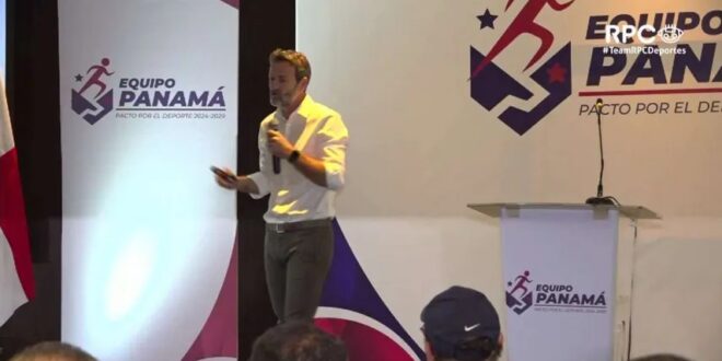 El entrenador de la selección de Panamá, Thomas Christiansen, destaca la importancia de la educación en el deporte