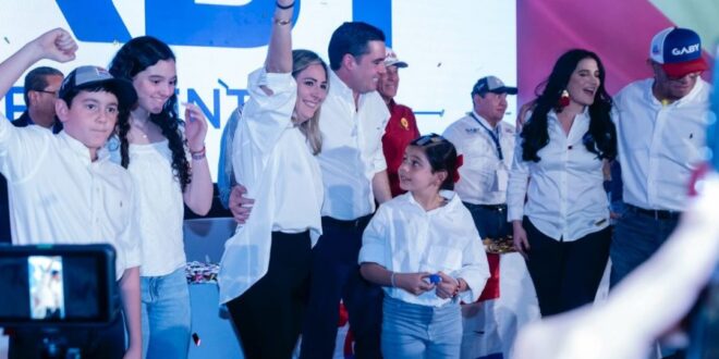 La que nace mujer es mujer y el que nace hombre es hombre, protejamos la familia: Gaby Carrizo