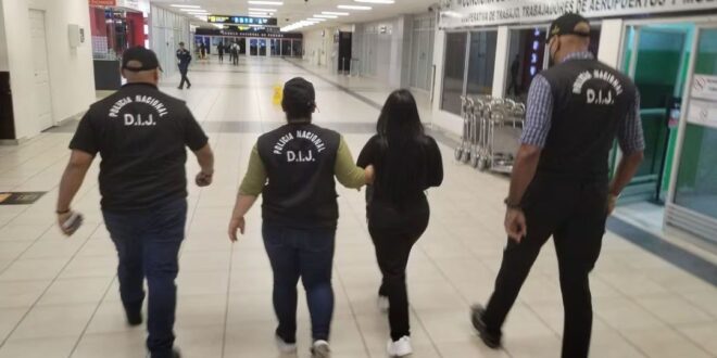 Detienen a Narco Funcionaria del TE