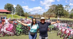 Empresario Raúl Pineda Dona 2000 Bicicletas en San Miguelito