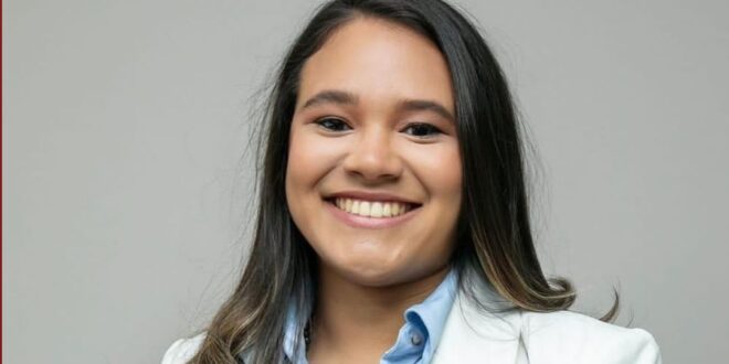 Joven es designada viceministra: María Alejandra Panay