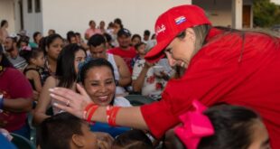Julieta lidera a mujeres del PRD en recorrido casa por casa