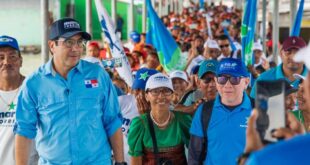 Martín Torrijos recorre comunidades de Guna Yala durante el Carnaval