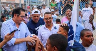 Ramon Ashby Jr. recorre Calidonia junto a Martin Torrijos