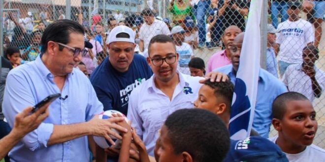 Ramon Ashby Jr. recorre Calidonia junto a Martin Torrijos