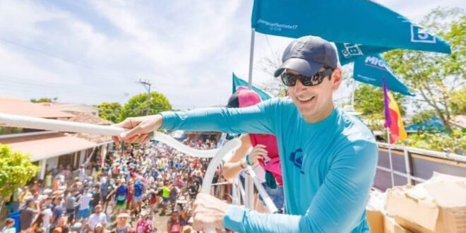 Rómulo Roux, en culecos todos los días de Carnaval