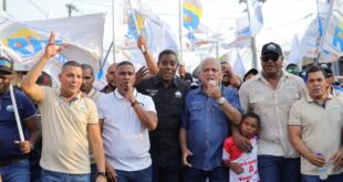 Camacho y Mulino recorren juntos San Miguelito