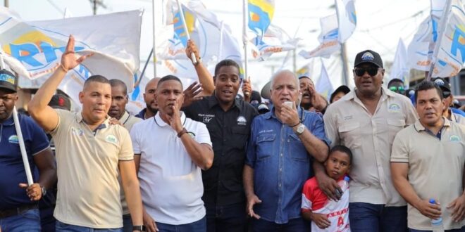 Camacho y Mulino recorren juntos San Miguelito