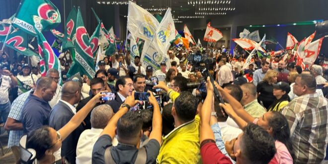Candidatos de CD, País, RM, brincan donde Martín