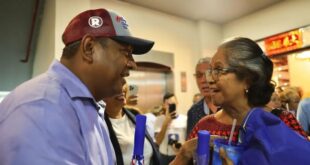 Diálogo, Sonrisas, Abrazos, así es la Campaña de Raúl Pineda