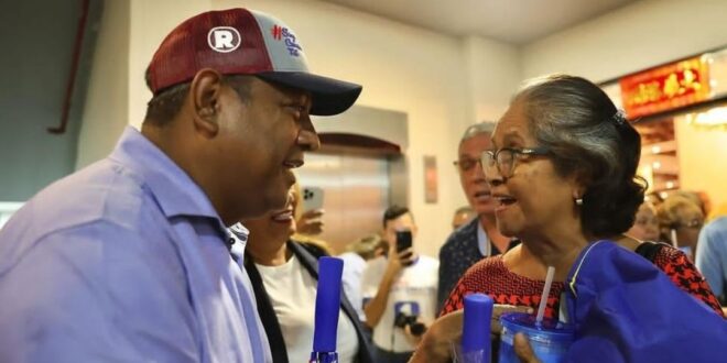 Diálogo, Sonrisas, Abrazos, así es la Campaña de Raúl Pineda