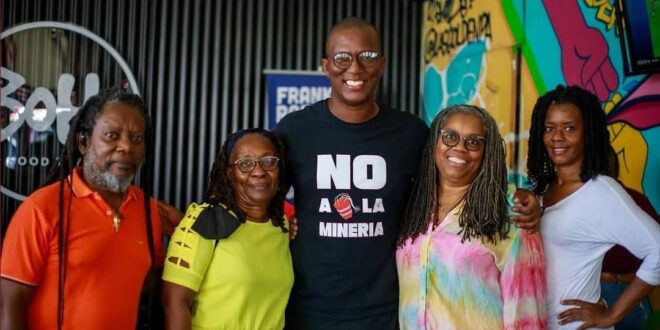 Franklin Robinson; si les ofrecen plata, zinc o una bolsa agárrenlo y voten a conciencia