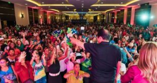 Frente a Miles de Mujeres, Martín Torrijos se compromete a un Gabinete Paritario