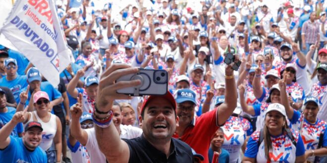 Gaby caminó durante 9 horas, San Felipe, Calidonia, Curundú, Santa Ana y El Chorrillo. La Maquinaria PRD avanza casa a casa