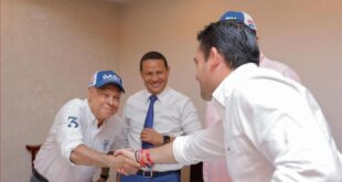 Gaby Carrizo se reúne con los Lideres del PRD en el Circuito 8-3