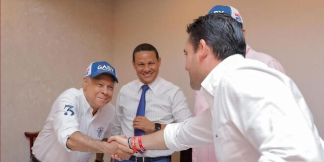 Gaby Carrizo se reúne con los Lideres del PRD en el Circuito 8-3