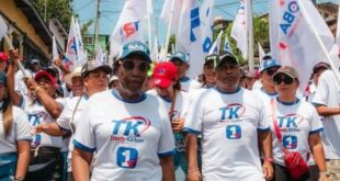 Gertrudis Kirton y Raúl Pineda recorren el Corregimiento Arnulfo Arias juntos