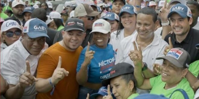Héctor Brands Junto a Gaby Carrizo recorren Calidonia y Santa Ana
