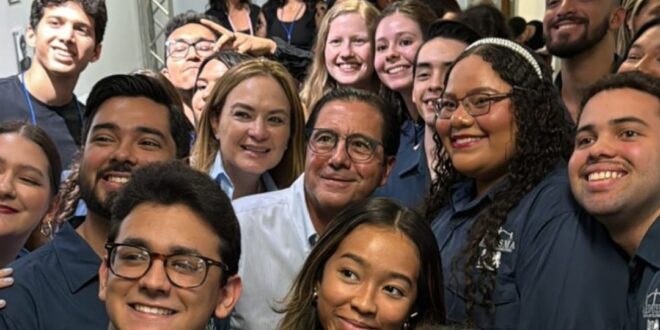Los Jóvenes en la USMA le pidieron un Selfie a Martin Torrijos