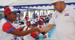 Benicio Robinson prepara la maquinaria PRD en Bocas del Toro