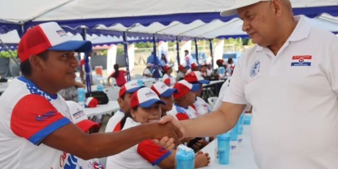 Benicio Robinson prepara la maquinaria PRD en Bocas del Toro