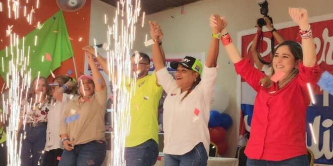 Cenobia Vargas muestra el músculo de las Mujeres PRD junto a Julieta Carrizo