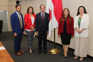 Diputada Corina Cano recibe a Dr. Hernán Larraín ex presidente del senado chileno