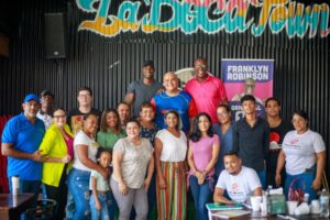 Franklyn Robinson, propone un programa para capacitar residentes de Río Abajo en inglés