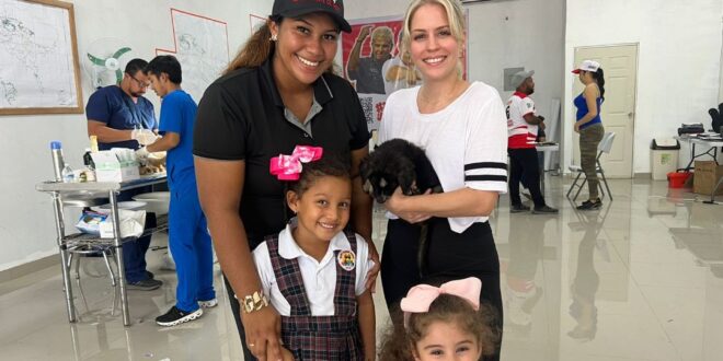 Mary Maldonado Candidata en Chepo a Representante y Dennise de Guevara juntas esterilizando animales