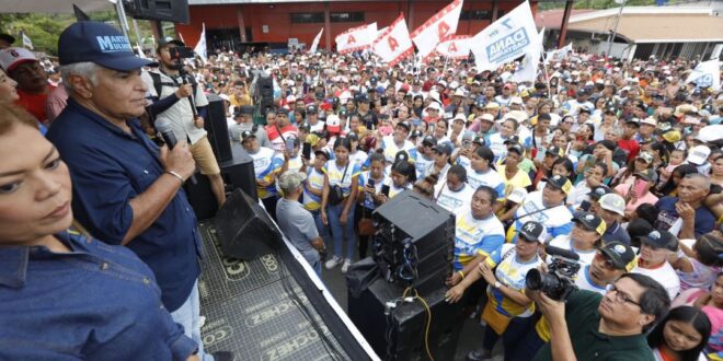 Mulino reitera en El Copé el regreso de las laptops, mochilas, útiles y uniformes escolares gratis