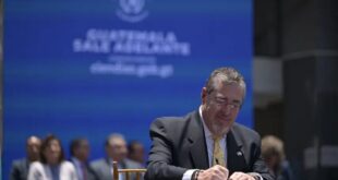 Un Gestor de Responsabilidad: El Presidente de Guatemala Reduce su Sueldo en un 25%