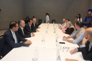 Martín se reúne con observadores internacionales y expresa confianza en que se respetará el sufragio