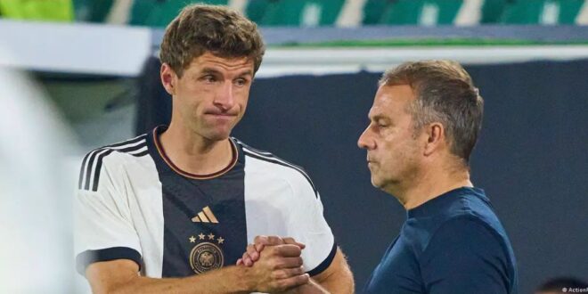 Thomas Müller respalda a Hansi Flick en su inminente reto en el Barcelona