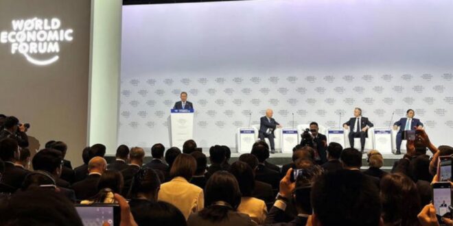 China defiende su liderazgo en tecnologías verdes frente a acusaciones occidentales