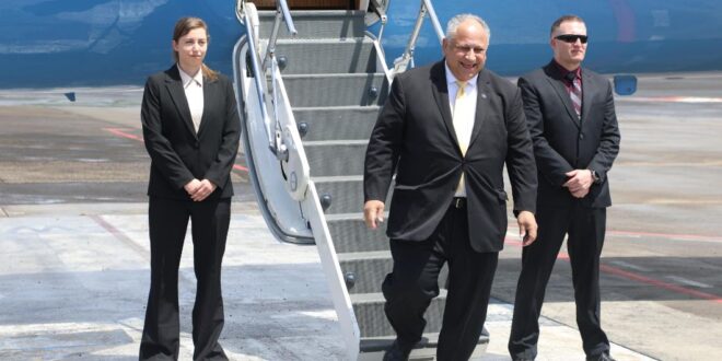 Llega el Secretario Naval de USA