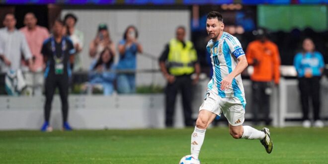 Messi brilla y rompe récords en el debut de Argentina en la Copa América