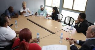 Autoridades de la Alcaldía se reúnen con buhoneros para formalizar sus negocios
