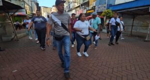 Buhoneros marchan hacia la Alcaldía