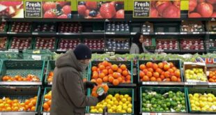Crisis Alimentaria en EE.UU.: Trabajadores Se Endeudan para Comprar Comida