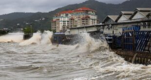 El Huracán Beryl Azota la Península de Yucatán y Deja un Rastro de Destrucción