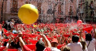 Pamplona Inicia las Fiestas de San Fermín con el Tradicional "Chupinazo"