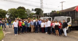 Alcaldía de Panamá entrega tres camiones canasta a la Junta Comunal de Chilibre