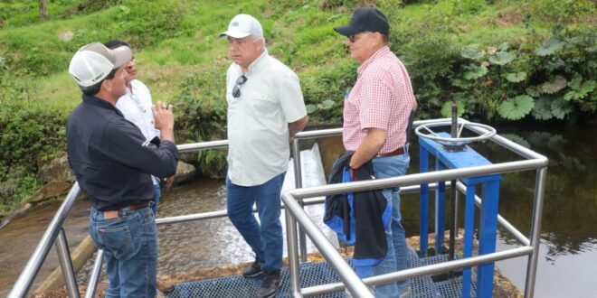 Ministro Linares se encuentra con 15 Millones en deudas