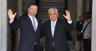 Presidente Mulino Condecora a Rodrigo Chaves con la Orden Manuel Amador Guerrero