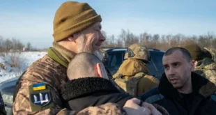 Rusia y Ucrania Canjean 230 Prisioneros de Guerra en un Movimiento Humanitario