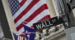 Wall Street retrocede desde sus máximos históricos en un día de ajustes