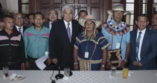 Cacica presenta Plan de Gobierno Tradicional al presidente Mulino