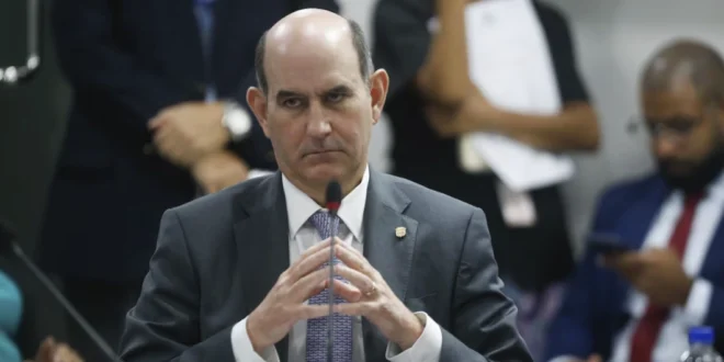 Chapman retira proyecto de presupuesto 2025 para realizar ajustes